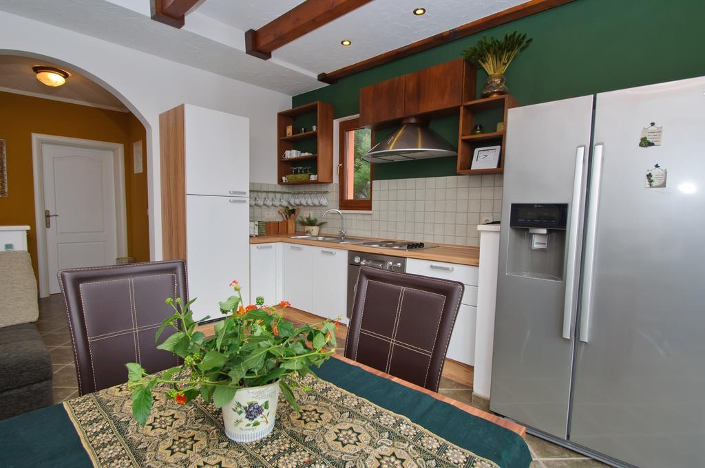 Apartments Villa San Antonio Слатине Екстериор снимка