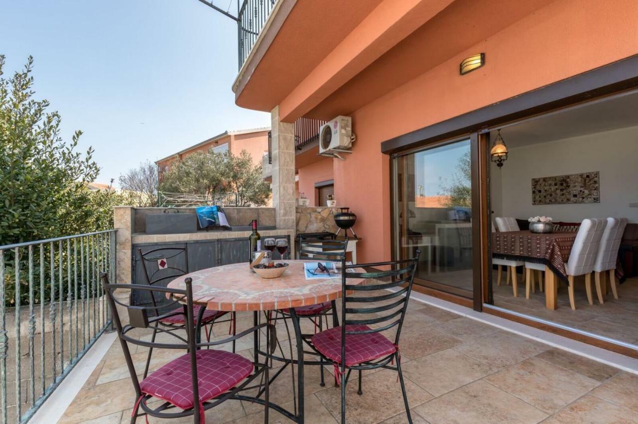 Apartments Villa San Antonio Слатине Екстериор снимка